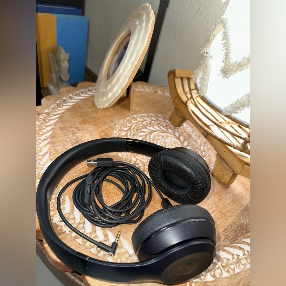 Beats Solo3 Wireless on-ear headphones in matte black.